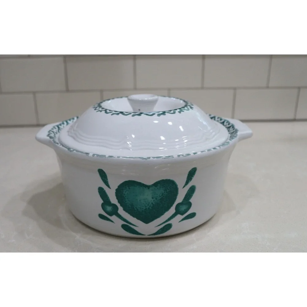 Tienshan Stoneware 2 Quart Round Casserole Dish with Lid Green Heart White